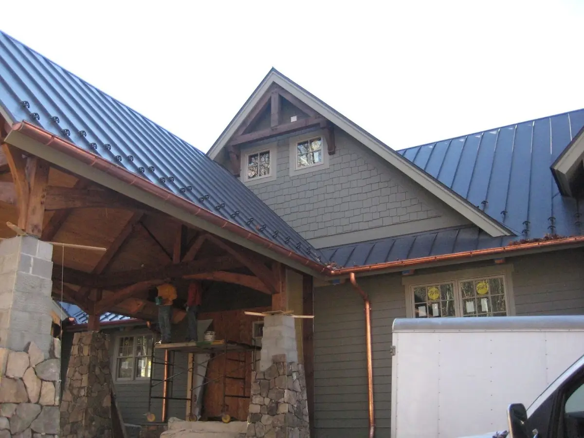 Craftsman Roofing team delivering quality roofing work in La Tuna Canyon